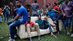 PM Bangladesh Mundur, Istananya Dijarah Demonstran