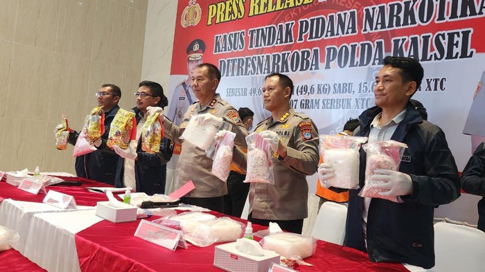 Polda Kalsel merilis pengungkapan sabu 49,6 kilogram asal Malaysia.