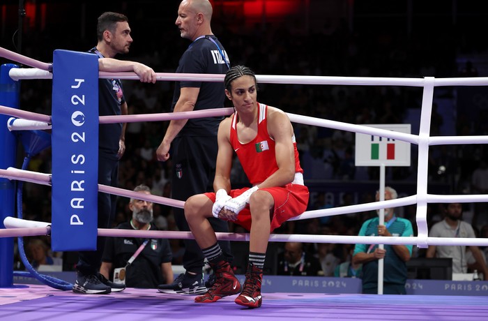 Potret Imane Khelif dan Lin Yu-ting, Petinju Wanita yang Disebut Laki-laki PARIS, FRANCE - AUGUST 01: Imane Khelif of Team Algeria looks on after Angela Carini of Team Italy abandons the Women's 66kg preliminary round match in the first round on day six of the Olympic Games Paris 2024 at North Paris Arena on August 01, 2024 in Paris, France. (Photo by Richard Pelham/Getty Images)