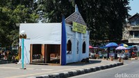 Posko yang dioperasikan untuk memantau arus mudik lebaran 2024 itu dibangun mirip dengan Gedung Juang.