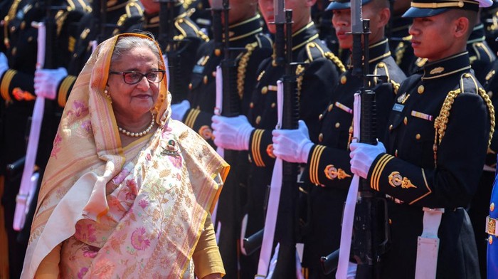 FILE PHOTO: Bangladeshi Prime Minister Sheikh Hasina reviews an honour guard at the Government House, during her visit to Thailand, in Bangkok, Thailand, April 26, 2024. REUTERS/Athit Perawongmetha/File Photo