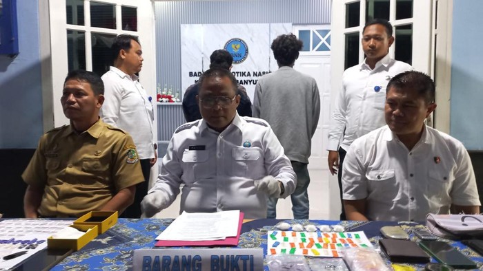 Press rilis ungkap kasus narkoba di Kantor BNNK Banyuwangi