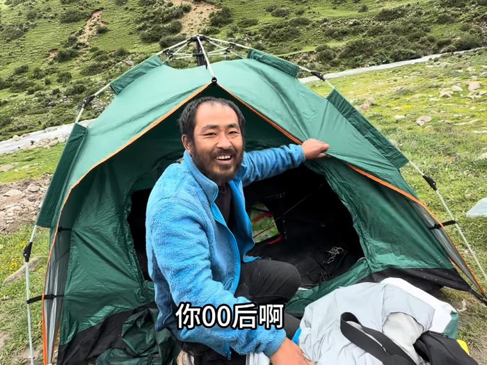 Pria Dijuluki Paman Muda karena Patah Hati