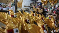 Pesanan kerajinan patung Garuda Pancasila naik dari sekitar 200 buah per bulan di hari biasa menjadi 500 buah menjelang perayaan HUT Kemerdekaan RI.  