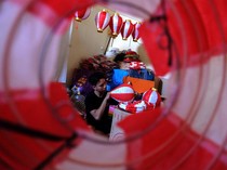 Intip Pembuatan Lampion Merah Putih yang Laris Manis Jelang HUT RI