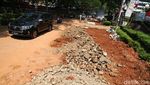 Proyek Galian Bikin Jalan di Patra Kuningan Berdebu