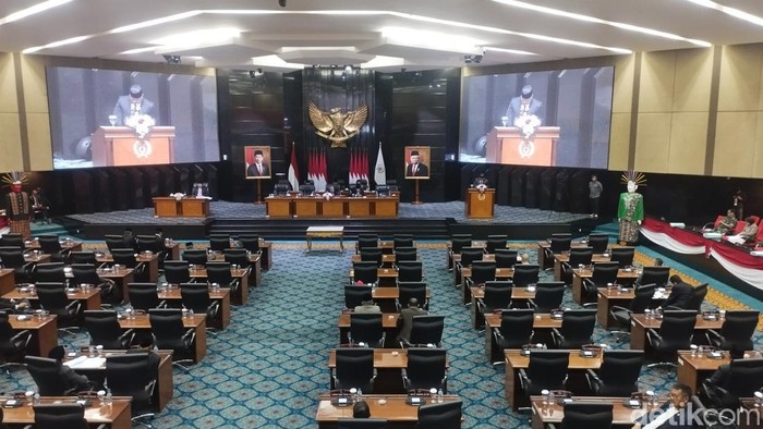 Rapat paripurna untuk mengesahkan Raperda tentang Pertanggungjawaban Pelaksanaan APBD (P2APBD) Provinsi DKI Jakarta Tahun Anggaran 2023 menjadi Peraturan Daerah (Perda), Selasa (6/8/2024).