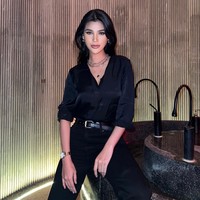 Black on black selalu jadi pilihan aman untuk tampil stylish sekaligus elegan. Foto: Instagram/@ritassyawellgreat