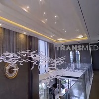 Langit-langit dihiasi dekorasi unik yang kata sang pemilik terinspirasi dari kunjungannya ke beberapa hotel bintang lima di Jakarta. (Foto: YouTube/Trans7 Official)