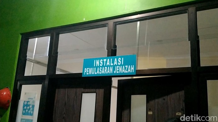Sebanyak empat orang tewas dalam kecelakaan mobil Fortuner masuk jurang, tepatnya di tanjakan Krakalan, Desa Deles, Kecamatan Bawang, Selasa (6/8/2024) sore.