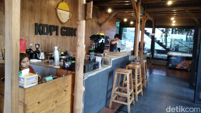Suasana Kopi Gincu Cirebon.