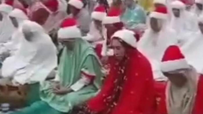 Tangkapan layar video viral jemaah ciput merah putih di Masjid Agung Ciamis.