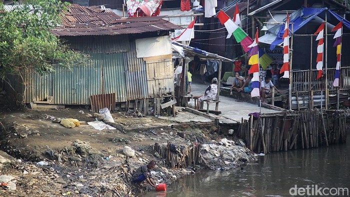 Pemerintah Provinsi DKI Jakarta akan melakukan penataan permukiman kumuh. Penataan tersebut ditargetkan akan selesai pada 2027.