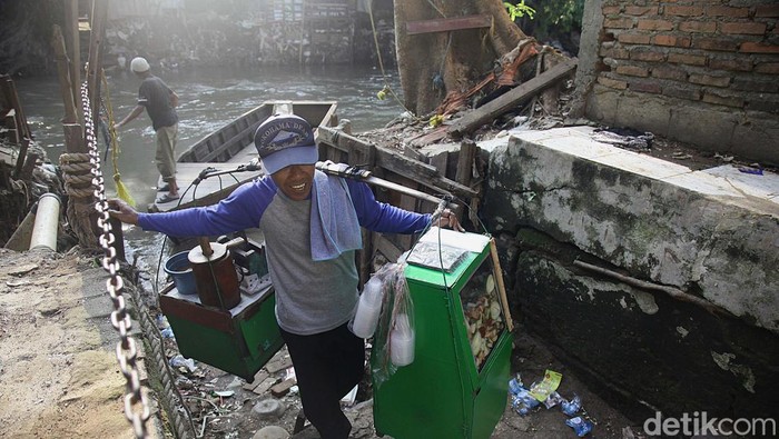 Pemerintah Provinsi DKI Jakarta akan melakukan penataan permukiman kumuh. Penataan tersebut ditargetkan akan selesai pada 2027.