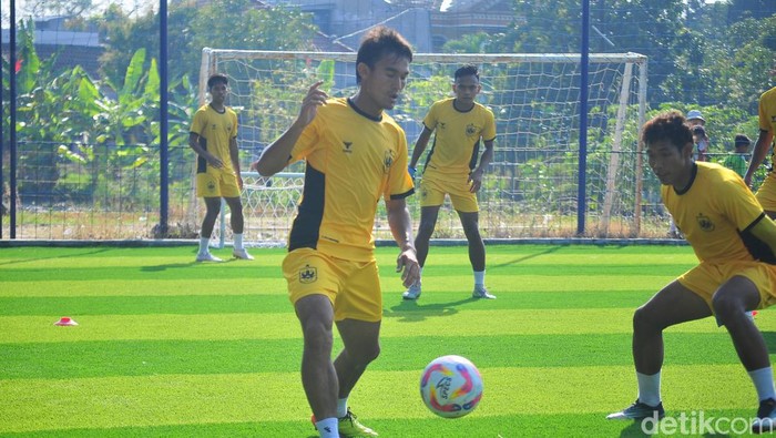 Usai tiba di Semarang, Zalnando langsung menjalani latihan bersama PSIS di Lapangan Wisesa, Mranggen, Selasa (6/8/2024).