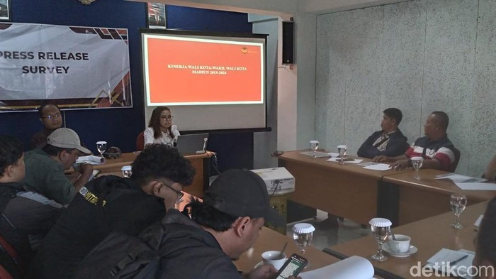 WE Institut merilis hasil survei soal 3 nama tokoh paling populer jelang Pilwali Madiun 2024.