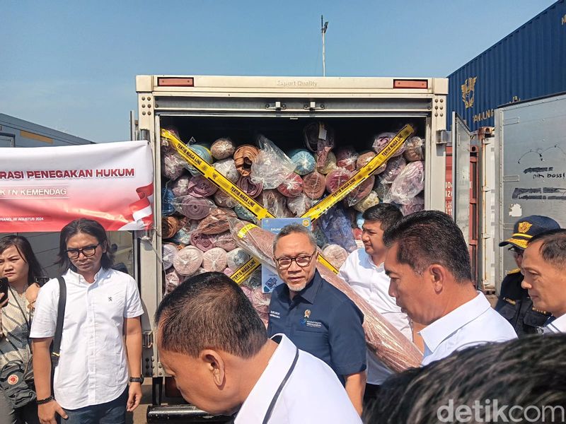 Zulhas Cek Barang Impor Ilegal