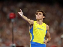 Momen si Manusia Rekor Lompat Galah Bergaya ala John Wick Turki