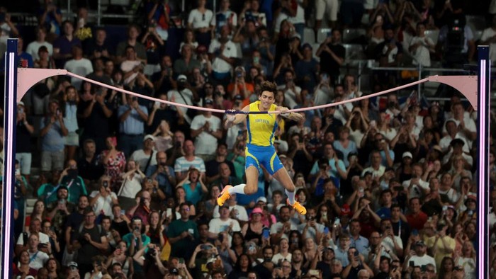 Armand Duplantis PARIS, FRANCE - AUGUST 05: Armand Duplantis aka Mondo Duplantis of Team Sweden competes during the Men's Pole Vault Final on day ten of the Olympic Games Paris 2024 at Stade de France on August 05, 2024 in Paris, France. (Photo by Jean Catuffe/Getty Images)