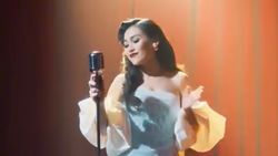 Di Balik Makeup Cantik Ayu Ting Ting Ada Wudhu yang Dijaga