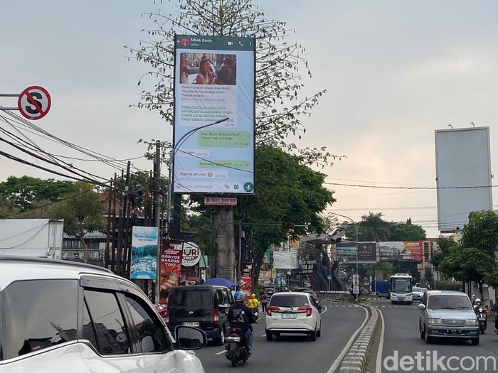 Billboard unik Ganis Rumpoko yang menyatakan dirinya siap maju Pilwali Malang 2024.