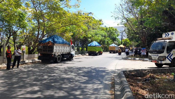 Dishub Makassar menggelar operasi patuh di Jalan Metro Tanjung Bunga Makassar.