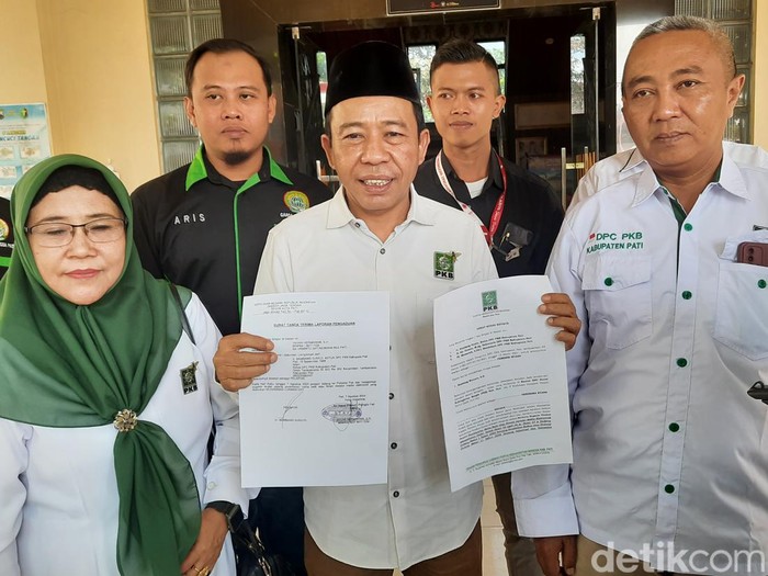 DPC PKB Kabupaten Pati, Jateng, turut melaporkan mantan Sekjen PKB Muhammad Lukman Edy ke Mapolresta Pati atas tuduhan pencemaran nama baik, Rabu (7/8/2024).