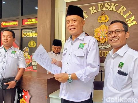 DPC PKB Purworejo melaporkan mantan Sekjen PKB, Lukman Edy, ke Polres Purworejo, Rabu (7/8/2024).
