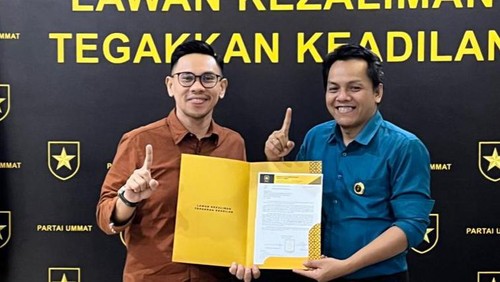 DPP Partai Ummat saat menyerahkan rekomendasi kepada Farin untuk Pilbup Lombok Barat 2024, Rabu (7/8/2024).