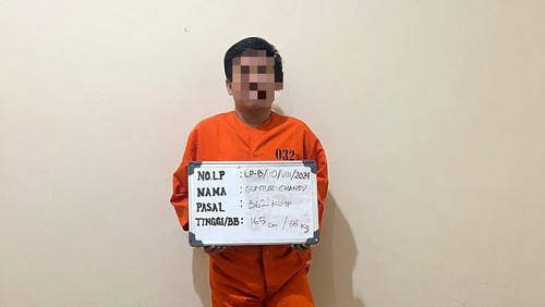 Guntur Chanev ditangkap polisi setelah mencuri motor turis asal Belanda bernama Gaia Chi Brouwers di parkiran Hotel Dreamland View, Desa Pecatu, Kuta Selatan, Badung, Bali. (Foto: Istimewa)