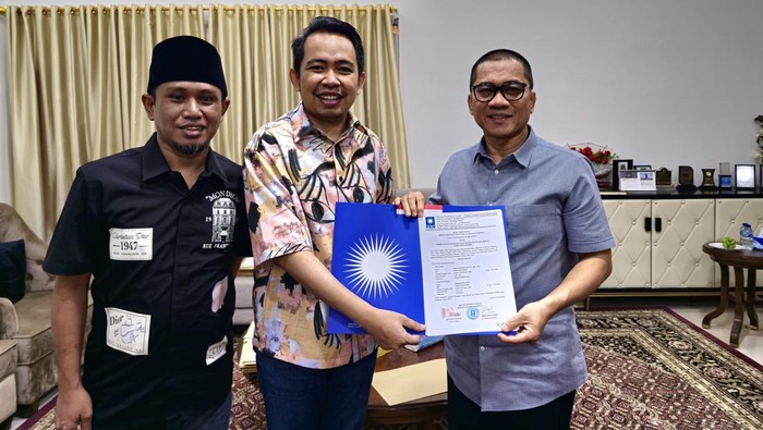 Gus Fawait menerima rekomendasi maju Pilbup Jember 2024 dari PAN.
