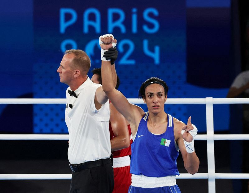 Paris 2024 Olympics - Boxing - Women's 66kg - Semifinal - Roland-Garros Stadium, Paris, France - August 06, 2024. Referee raises the arm of Imane Khelif of Algeria after winning her fight against Janjaem Suwannapheng of Thailand. REUTERS/Maye-E Wong     TPX IMAGES OF THE DAY