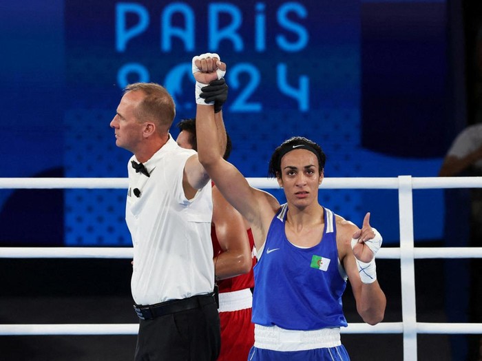 Paris 2024 Olympics - Boxing - Womens 66kg - Semifinal - Roland-Garros Stadium, Paris, France - August 06, 2024. Referee raises the arm of Imane Khelif of Algeria after winning her fight against Janjaem Suwannapheng of Thailand. REUTERS/Maye-E Wong     TPX IMAGES OF THE DAY
