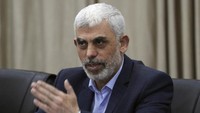 Sinwar yang lahir di kamp pengungsi Khan Younis bergabung dengan Hamas ketika Sheikh Ahmad Yassin mendirikan kelompok tersebut sekitar waktu intifada Palestina pertama dimulai pada 1987. 
