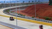 Diketahui penyelesaian konstruksi Jalan Tol Serbaraja Seksi 1B CBD-Legok sepanjang 5,40 Km tengah dilakukan.