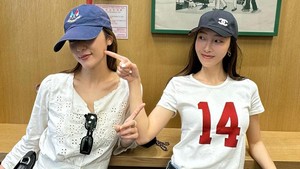 Kakak-beradik yang akrab dengan sapaan Jung Sisters itu nggak pernah gagal bikin fans gemas dengan interaksi mereka. (Foto: dok. Instagram @jessica.syj)