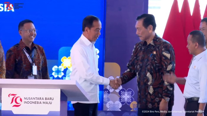 Jokowi resmikan pabrik anoda baterai lithium di Kendal.