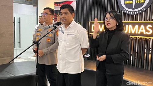 Juru Bicara Densus 88 Antiteror Polri, Kombes Aswin (tengah). (Rumondang/detikcom)