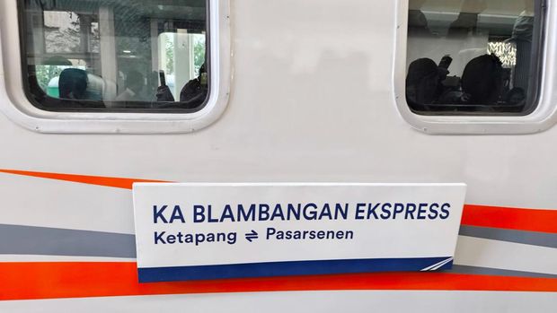 KA Blambangan Ekspres - Plang nama , relasi Ketapang Pasarsenen
