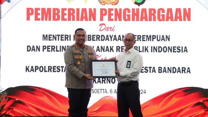 Kapolresta Bandara Seokarno-Hatta mendapatkan penghargaan dari KemenPPPA atas pengungkapan kasus video porno anak jaringan internasional.
