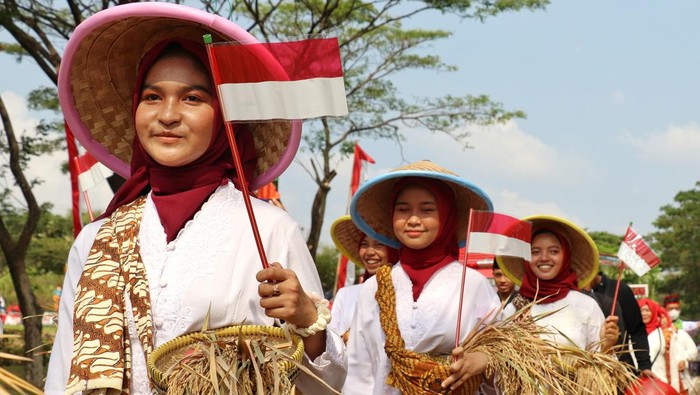 Karnaval 17 Agustus, ide topi karnaval 17 Agustus. (Dok bekasikab.go.id)
