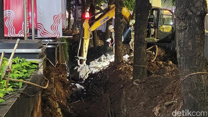 Kebocoran pipa gas terjadi di Jalan HR Rasuna Said, Kuningan, Jaksel.