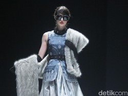 8 Koleksi Busana Cantik Manis Yosafat Dwi Kurniawan di JF3 Fashion Festival 8 Koleksi Busana Cantik Manis Yosafat Dwi Kurniawan di JF3 Fashion Festival