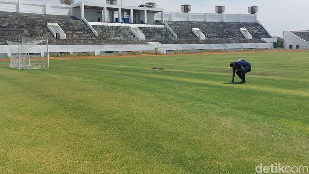 Kondisi lapangan di Stadion Watubelah Cirebon