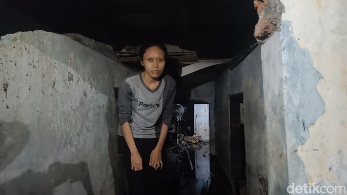 Kondisi rumah Yayuk, warga Tambaklorok, Semarang yang nampak tak layak huni, Rabu (7/8/2024).