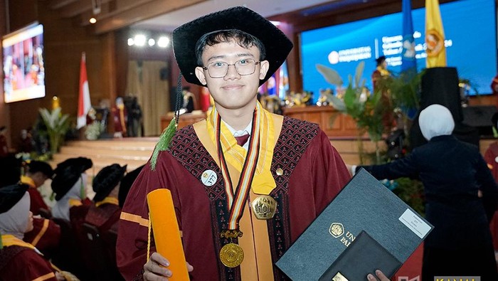 Leonard lulus Unpad dengan predikat wisudawan terbaik, begini ceritanya.