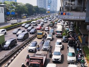Biang Kemacetan Jl Gatsu-Rasuna Said: Penyempitan Jalan-Proyek Galian