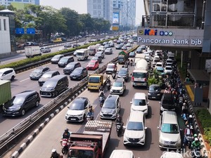 Biang Kemacetan Jl Gatsu-Rasuna Said: Penyempitan Jalan-Proyek Galian