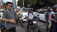Pengumuman pembubaran oleh kantor Presiden Mohammed Shahabuddin muncul setelah pengunjuk rasa mahasiswa mengancam akan melakukan lebih banyak demonstrasi jika parlemen tidak dibubarkan. AP/Fatima Tuj Johora  
