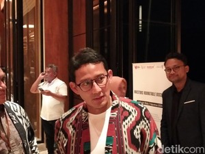 Sandiaga Sebut Ada Maskapai Salip AirAsia ke Bandara Komodo